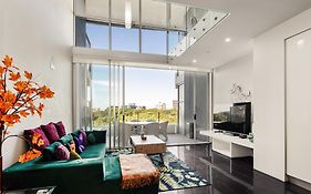 Spacious 1 Bedroom Mezzanine Apartment With Large Bath Views 2 Free Parking Spots